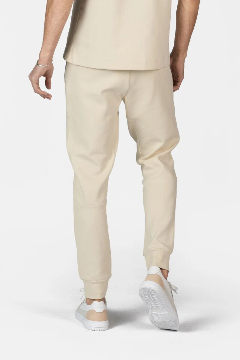 Q-Series Regular Fit Jogger White Swan